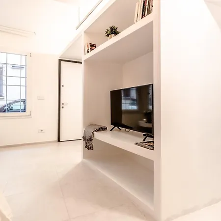 Apartman Housmart Arienti 38a